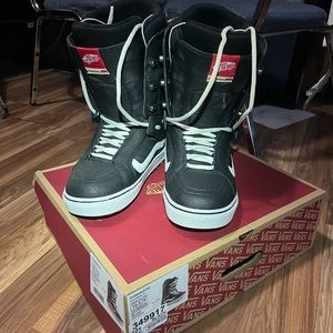 Men’s Vans Snowboard boots - excellent condition
